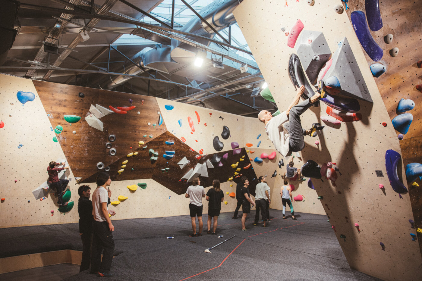 Climbing District - Salle d'escalade à Paris - Neuilly ©Arthur Delicque