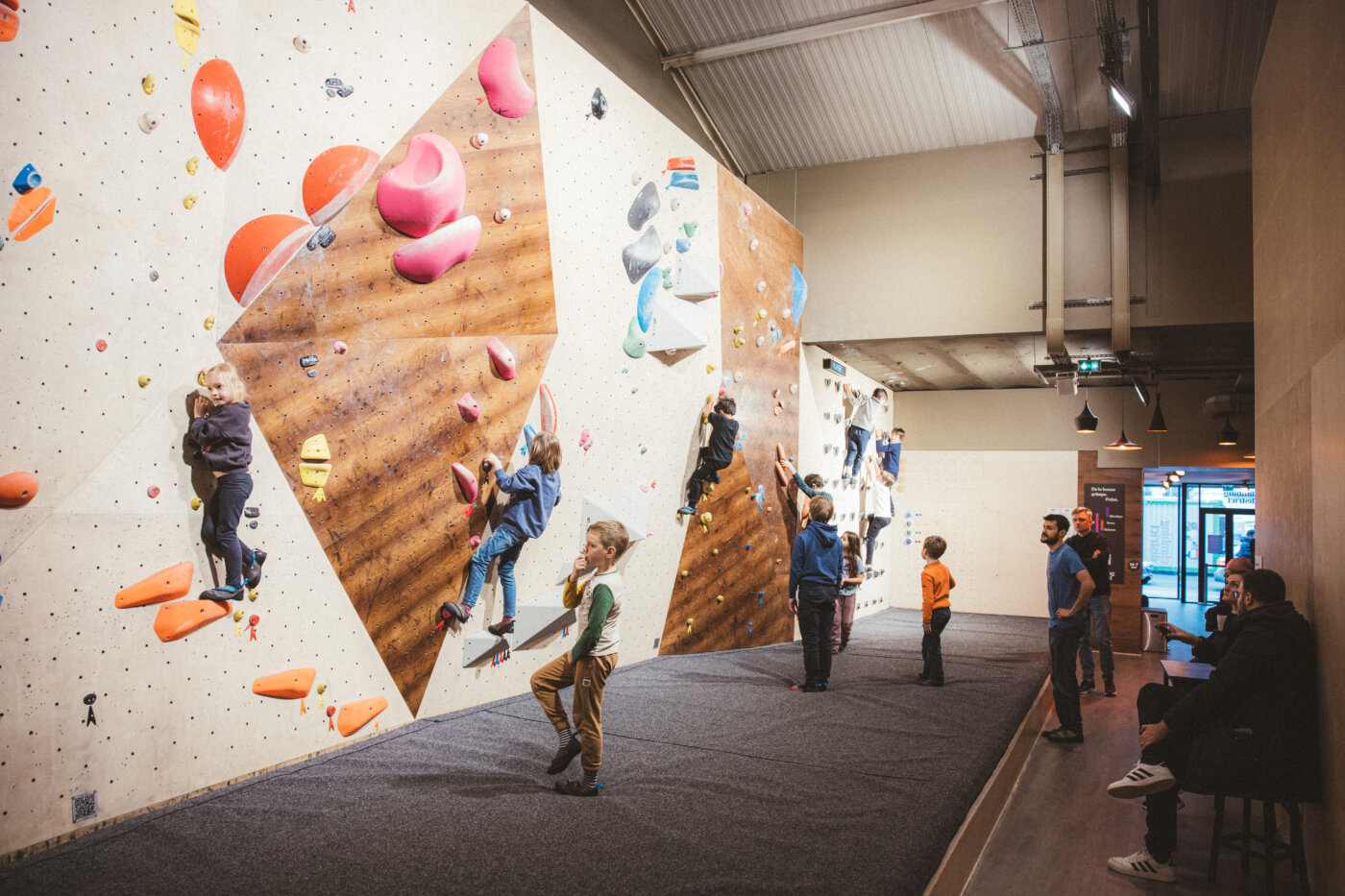 Climbing District - Salle d'escalade à Paris - Neuilly ©Arthur Delicque