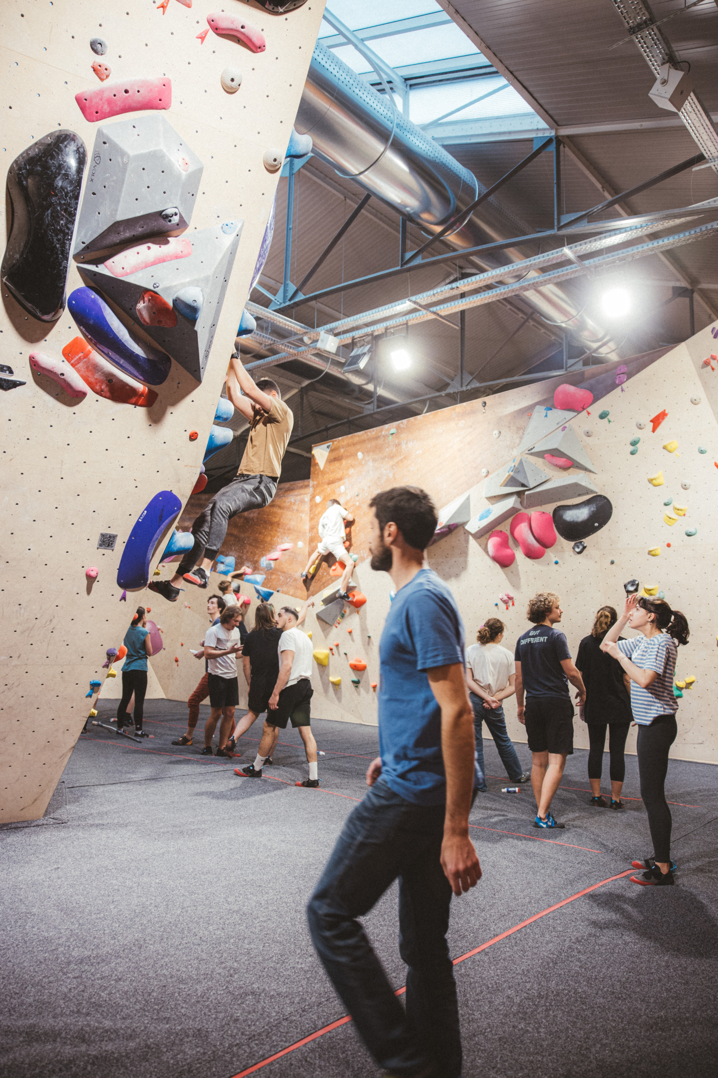 Climbing District - Salle d'escalade à Paris - Neuilly ©Arthur Delicque