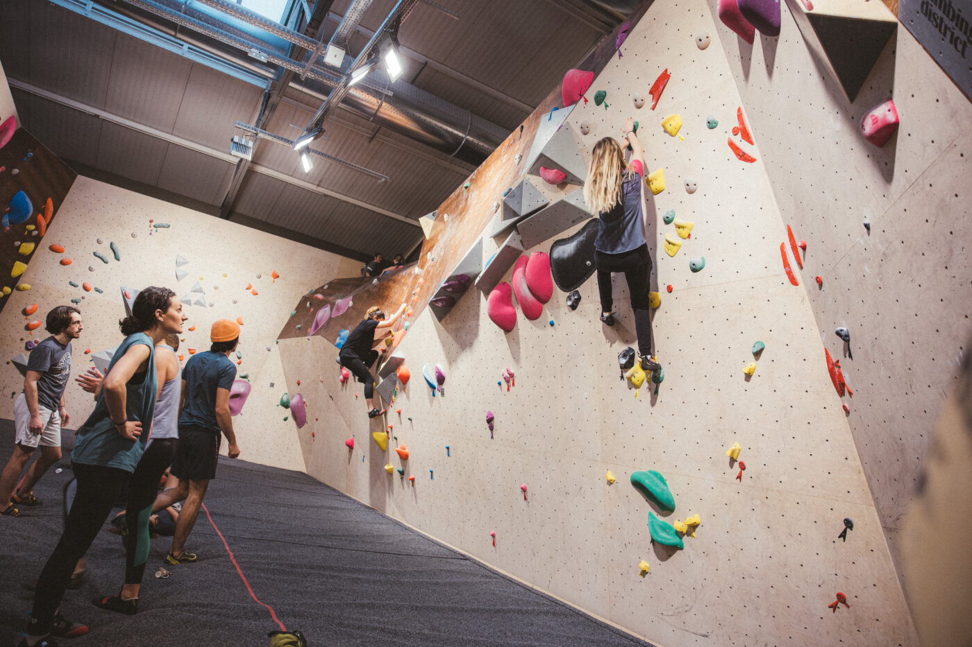 Climbing District - Salle d'escalade à Paris - Neuilly ©Arthur Delicque