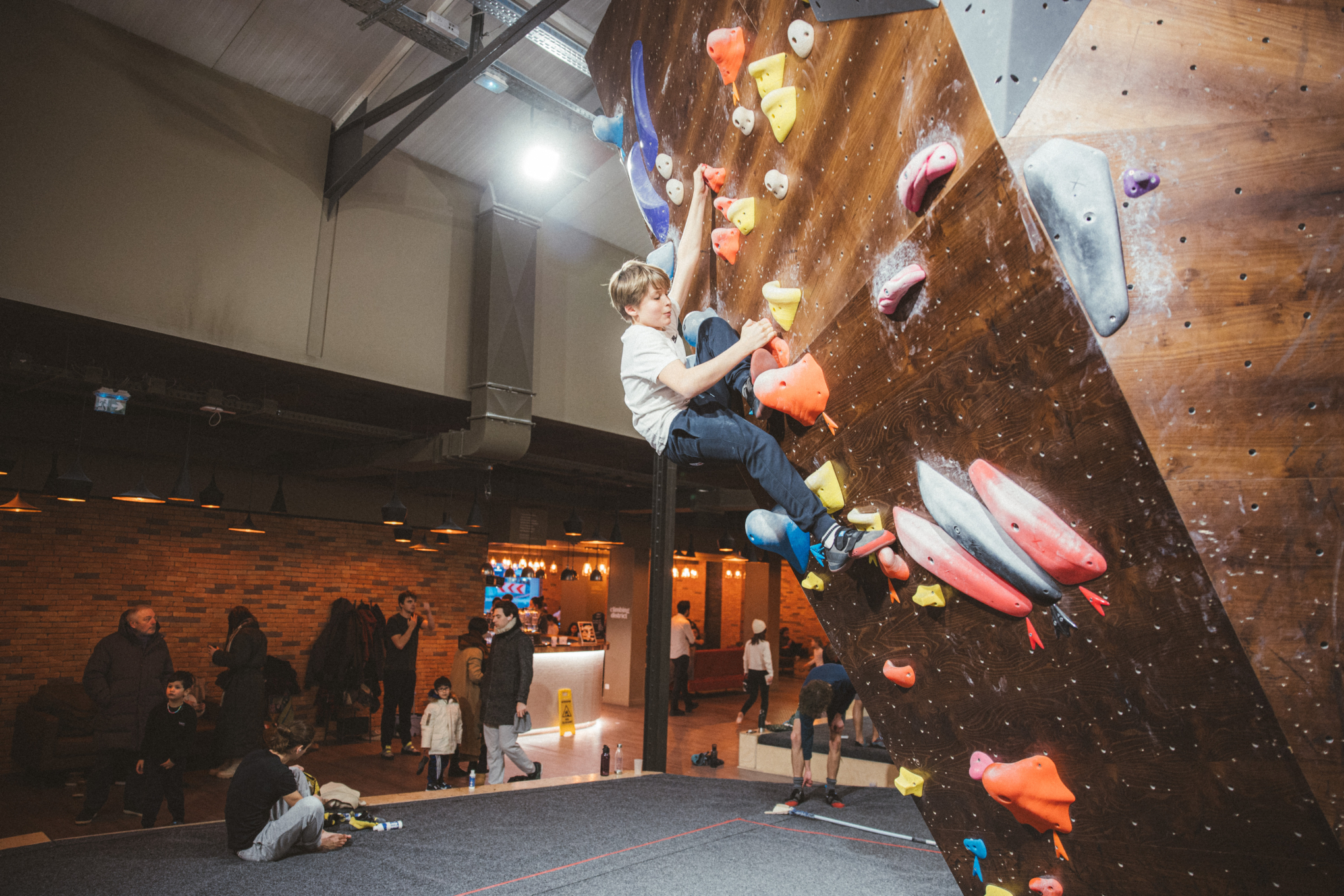 Climbing District - Salle d'escalade à Paris - Neuilly ©Arthur Delicque