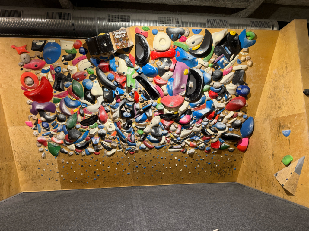 Climbing District - Buttes Chaumont - Le Spray Wall