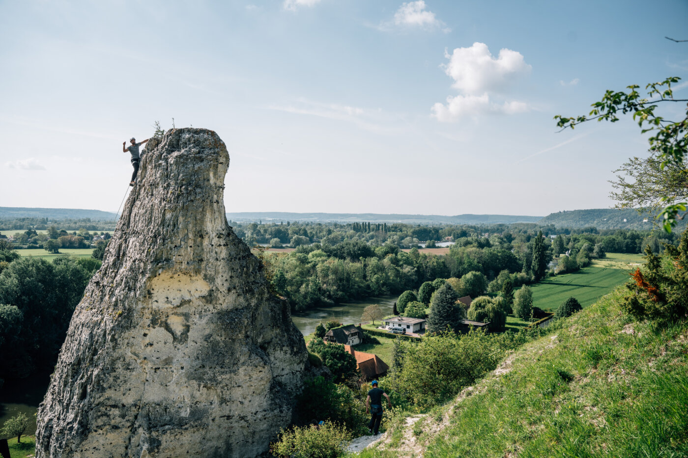 Routes - CLIMBING DISTRICT - CONNELLE © 2023 AURELE BREMOND