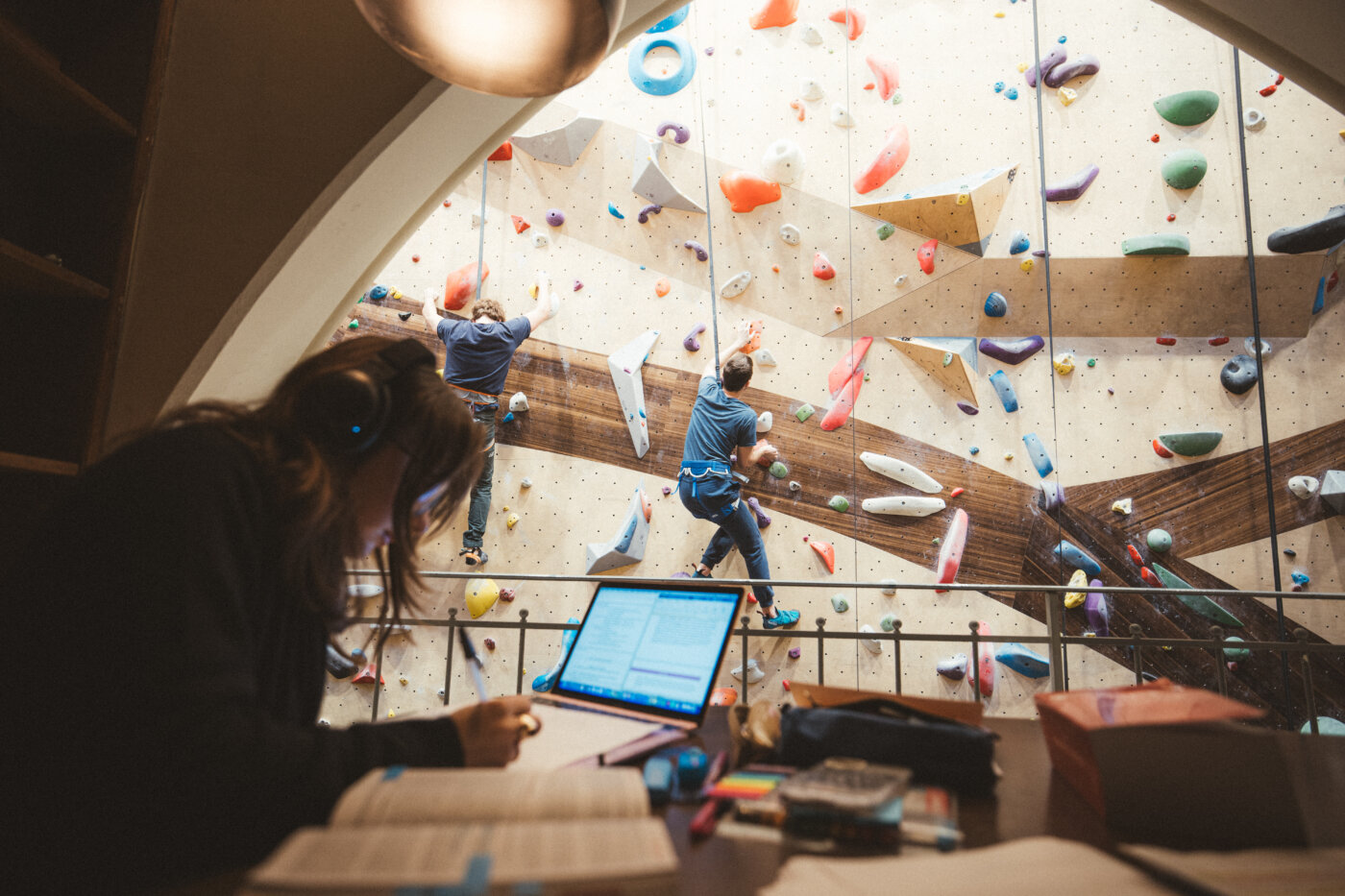 Coworking Climbing District - Salle d'escalade à Paris - Saint-Lazare ©Arthur Delicque