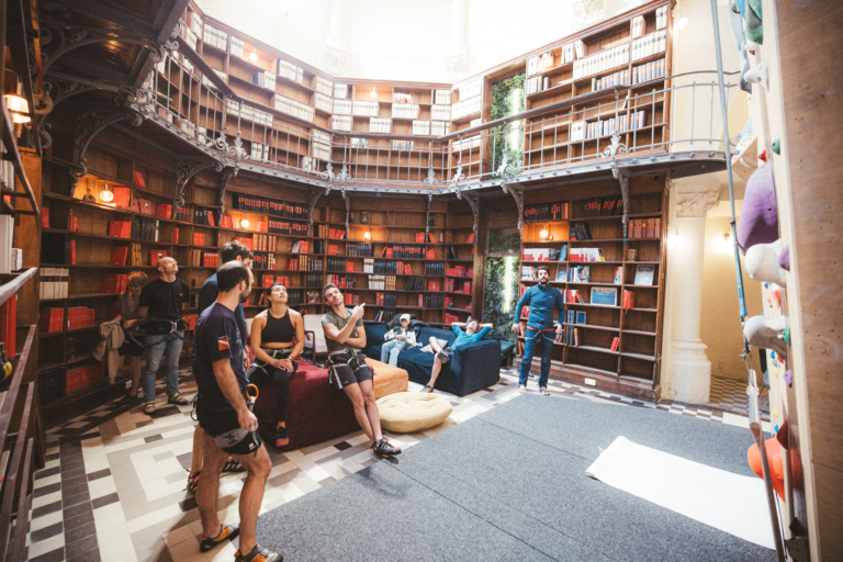 Climbing District - Salle d'escalade à Paris - Saint-Lazare©Arthur Delicque