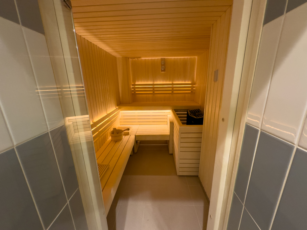 Annette K Montparnasse - Climbing District - sauna