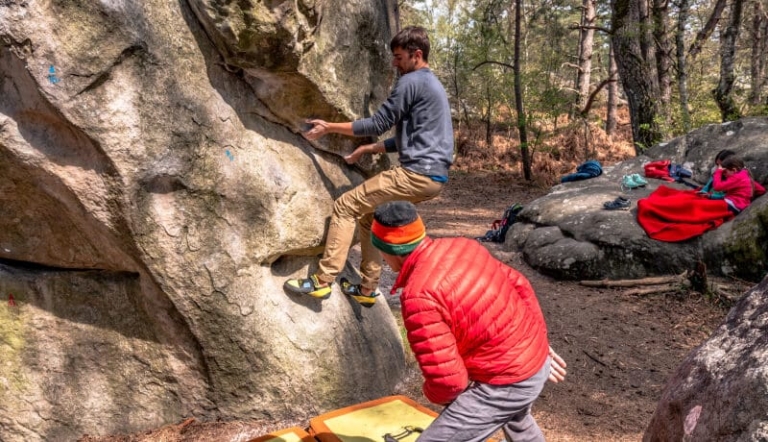 Découvrez "Routes", l'offre d'escalade outdoor de Climbing District : vivez des aventures uniques à Fontainebleau pour le bloc.