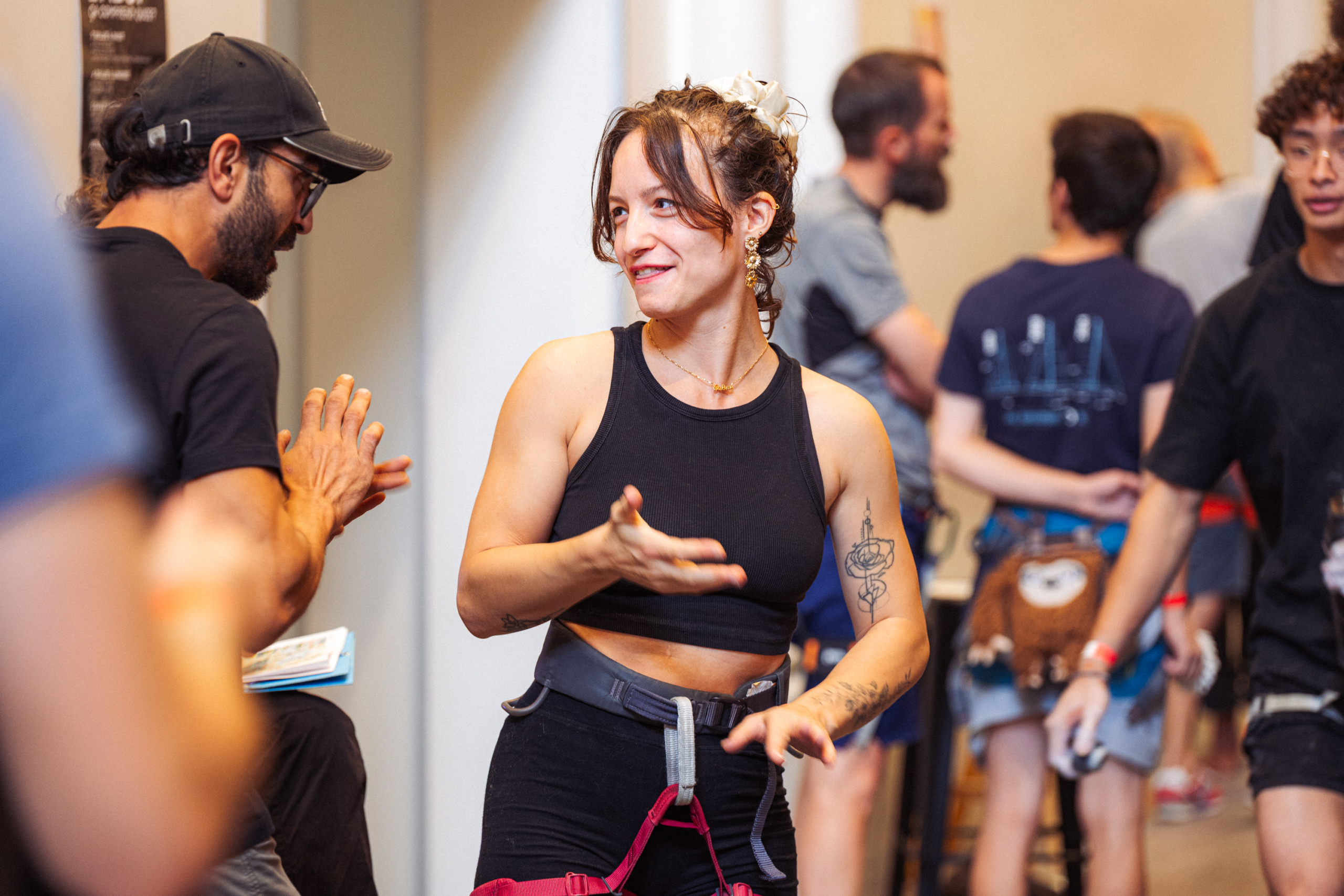 Bien plus qu’une salle d’escalade : découvrez des lieux de vie uniques à Paris où grimper, se retrouver et progresser. Design, communauté et énergie au cœur de l’expérience Climbing District.