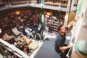 Climbing District - Salle d'escalade à Paris - Saint-Lazare