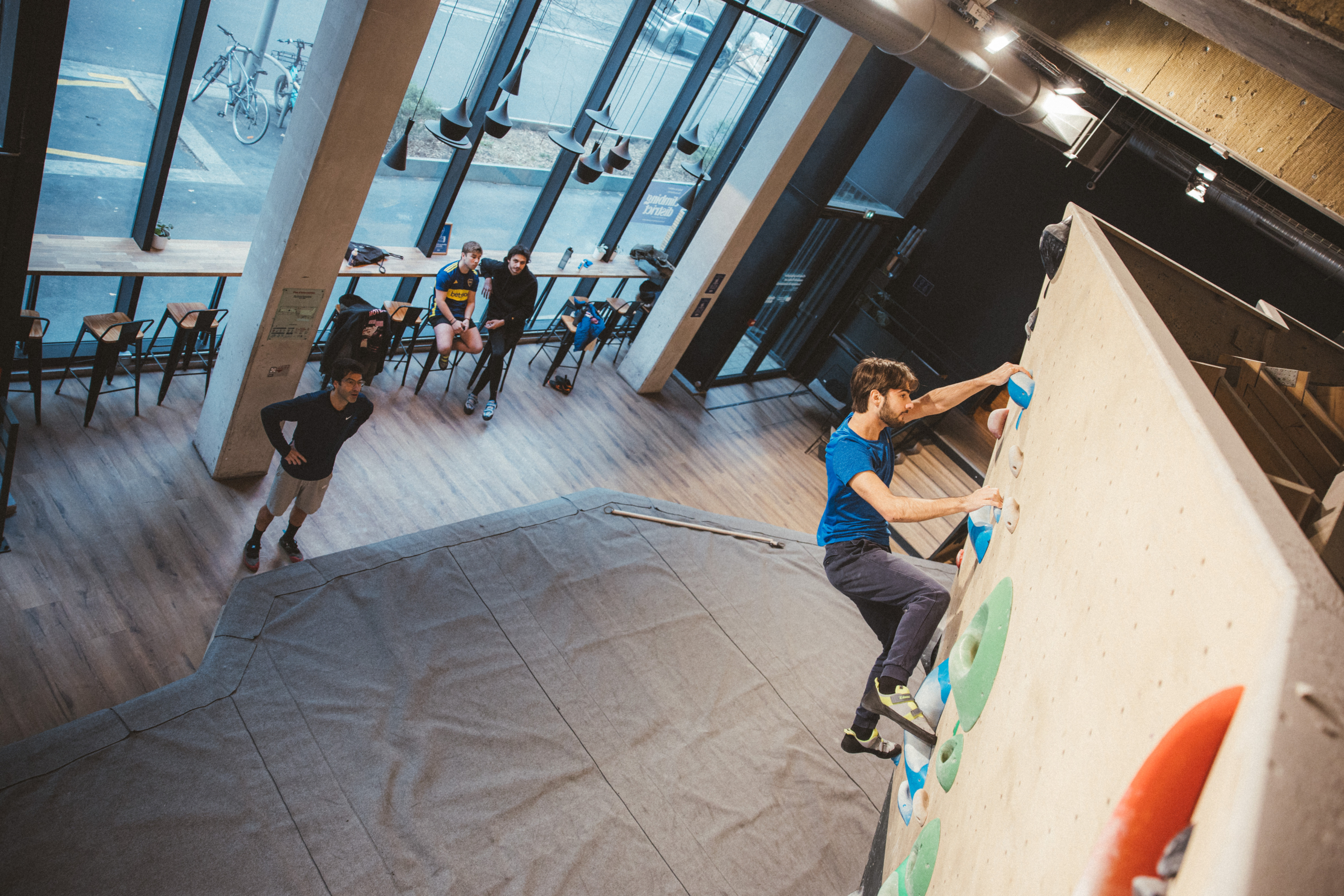 Climbing District - Qualité de l'air grands espaces dégagés dans une salle d'escalade