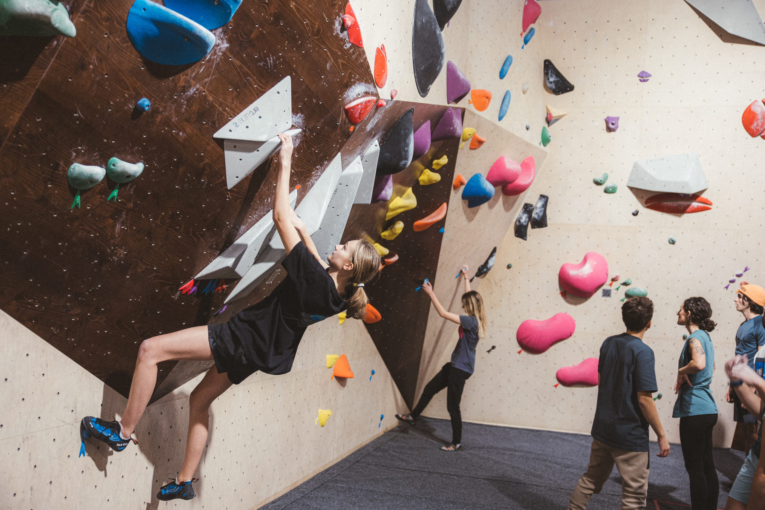 Initiation escalade Climbing District Pont de Neuilly