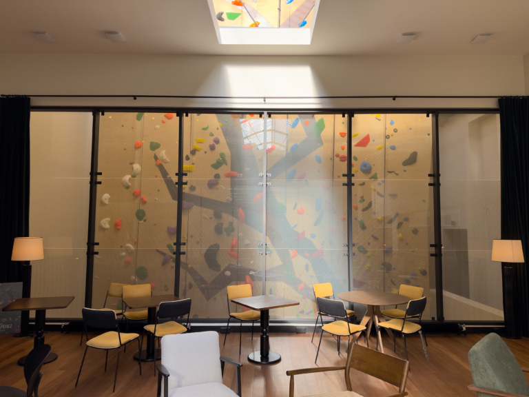 Annette K. Climbing District 149, rue de rennes Paris 6e