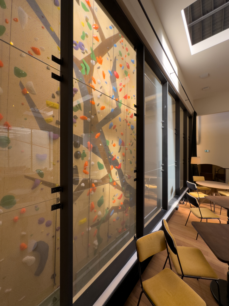 Annette K. Climbing District 149, rue de rennes Paris 6e