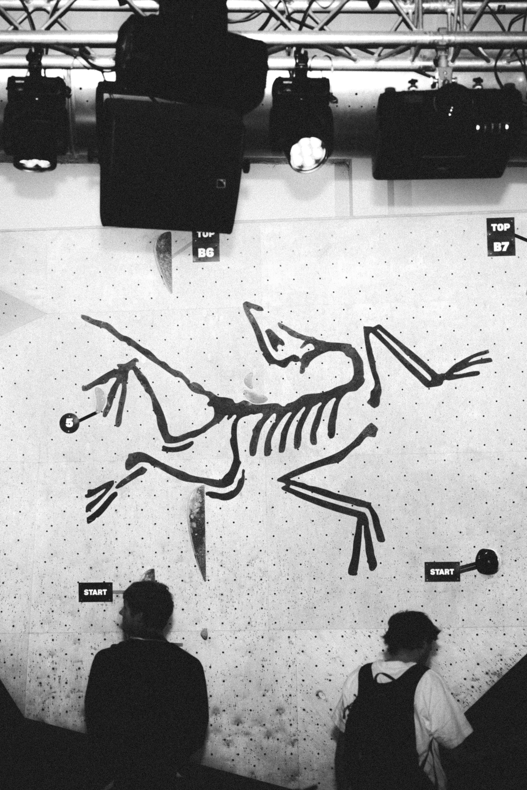 Logo Arc'teryx à PAris chez Climbing District