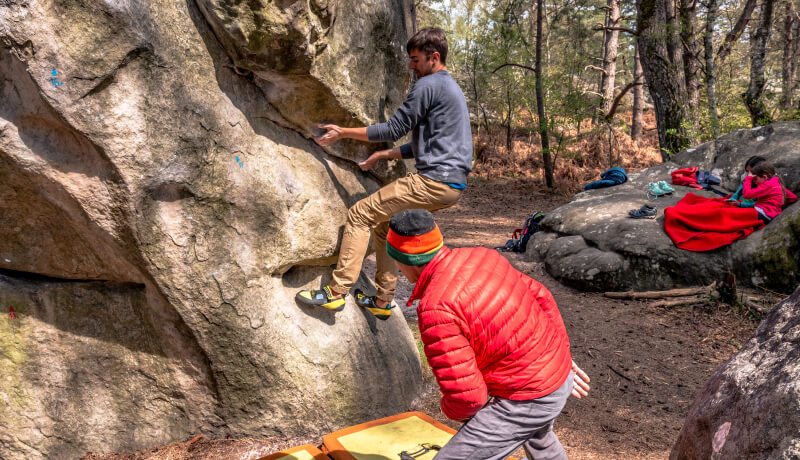  Découvrez "Routes", l'offre d'escalade outdoor de Climbing District : vivez des aventures uniques à Fontainebleau pour le bloc.